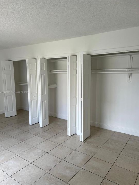 На продажу: $245,000 (2 спален, 1 ванн, 980 Квадратных фут)