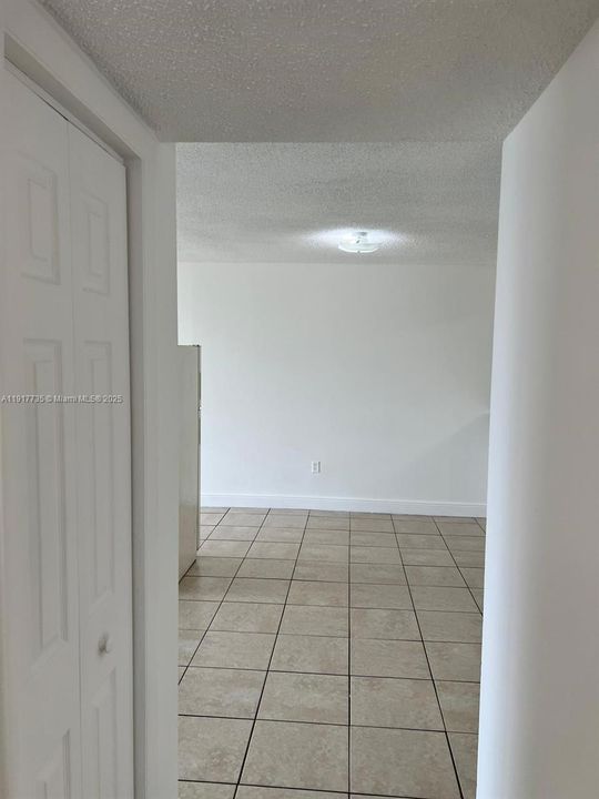 На продажу: $245,000 (2 спален, 1 ванн, 980 Квадратных фут)