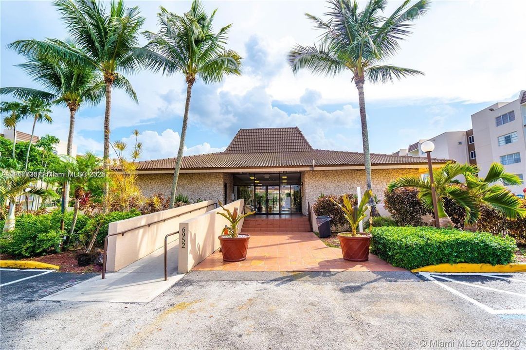 На продажу: $245,000 (2 спален, 1 ванн, 980 Квадратных фут)