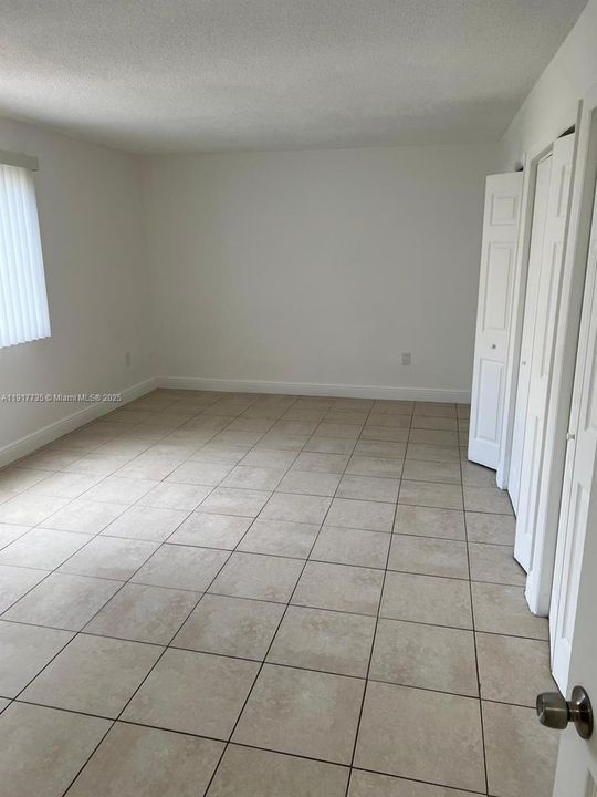 На продажу: $245,000 (2 спален, 1 ванн, 980 Квадратных фут)