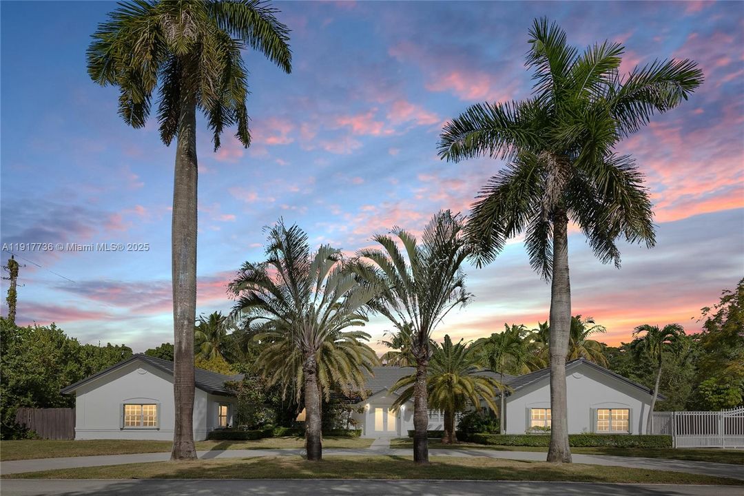 В аренду: $12,500 (5 спален, 4 ванн, 3920 Квадратных фут)