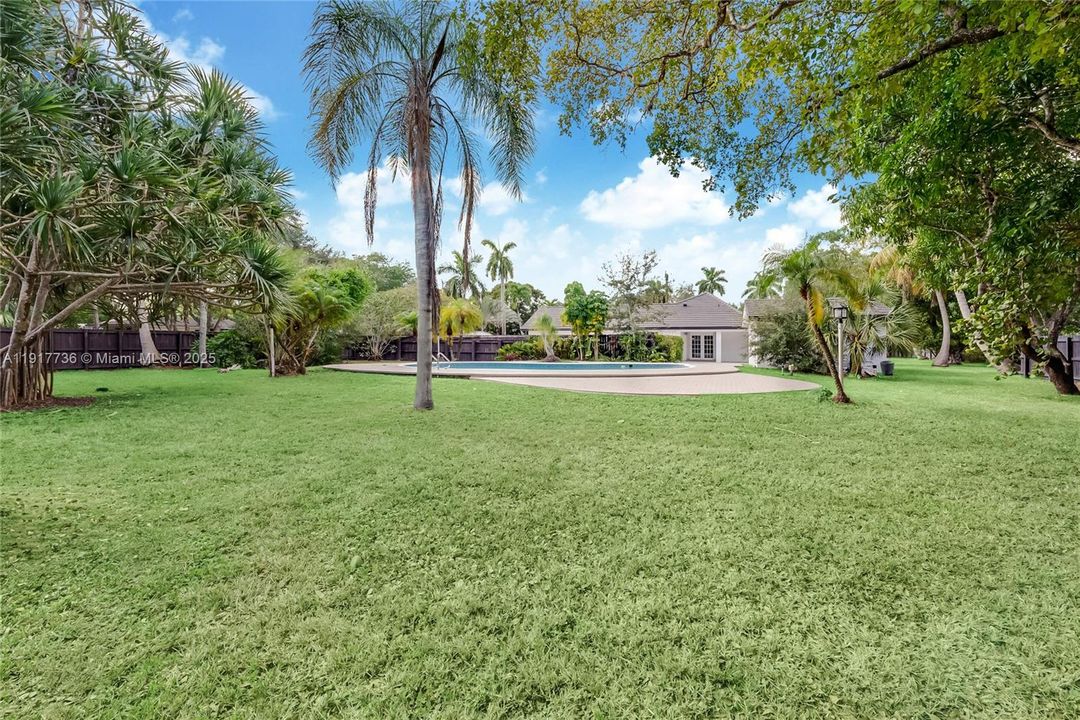 В аренду: $12,500 (5 спален, 4 ванн, 3920 Квадратных фут)