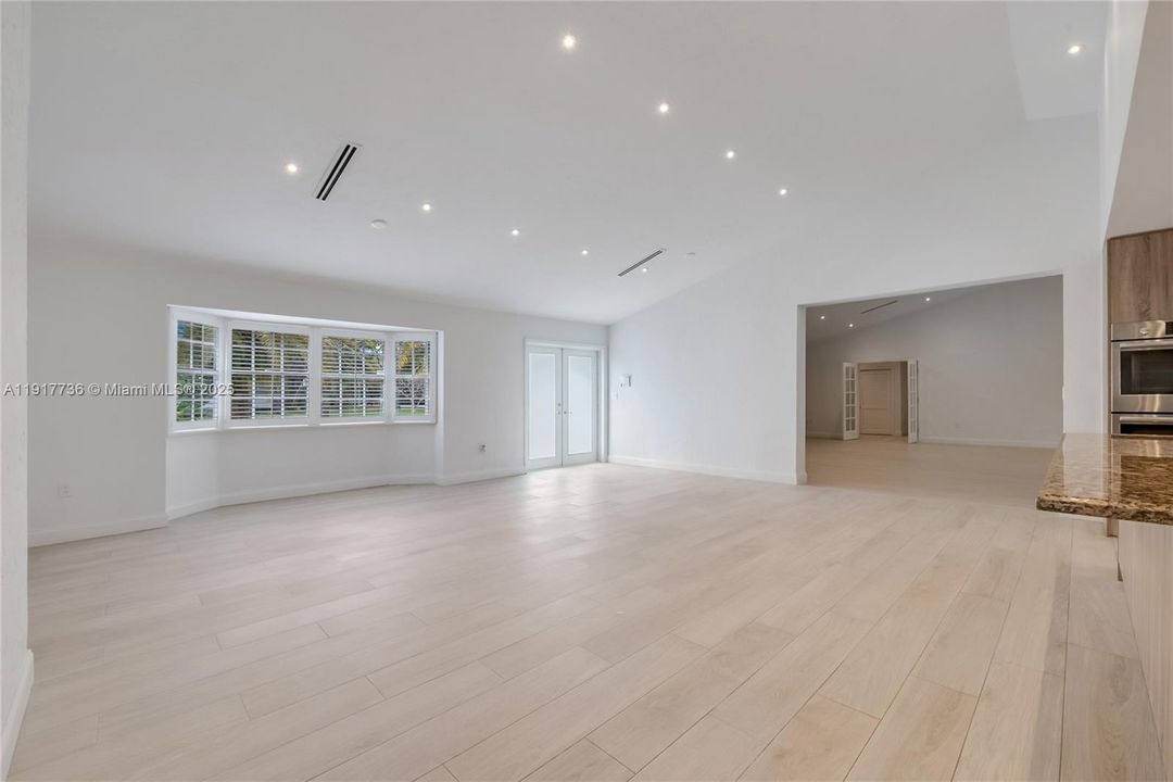 В аренду: $12,500 (5 спален, 4 ванн, 3920 Квадратных фут)