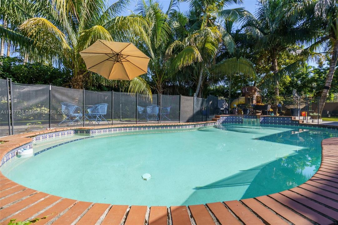 For Sale: $1,649,000 (6 beds, 4 baths, 4203 Square Feet)