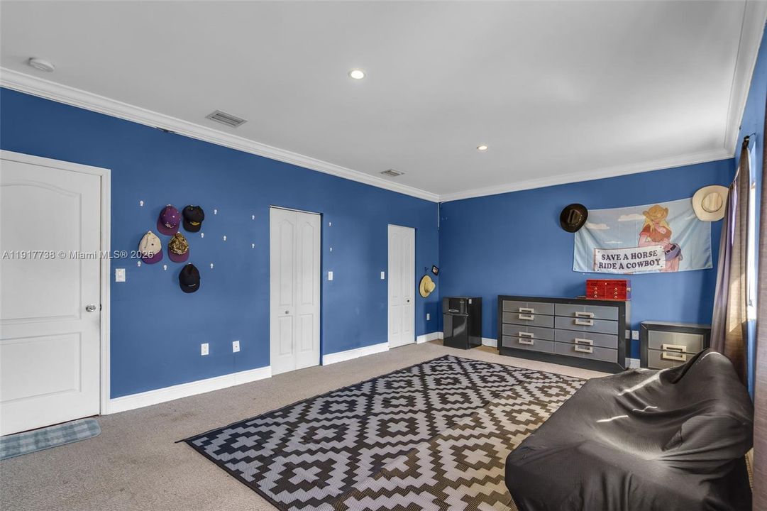 For Sale: $1,649,000 (6 beds, 4 baths, 4203 Square Feet)