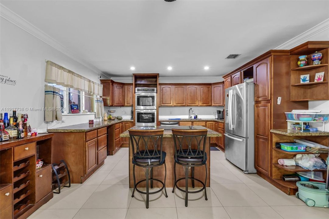 For Sale: $1,649,000 (6 beds, 4 baths, 4203 Square Feet)