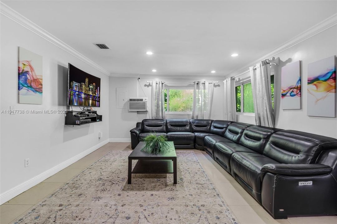 For Sale: $1,649,000 (6 beds, 4 baths, 4203 Square Feet)