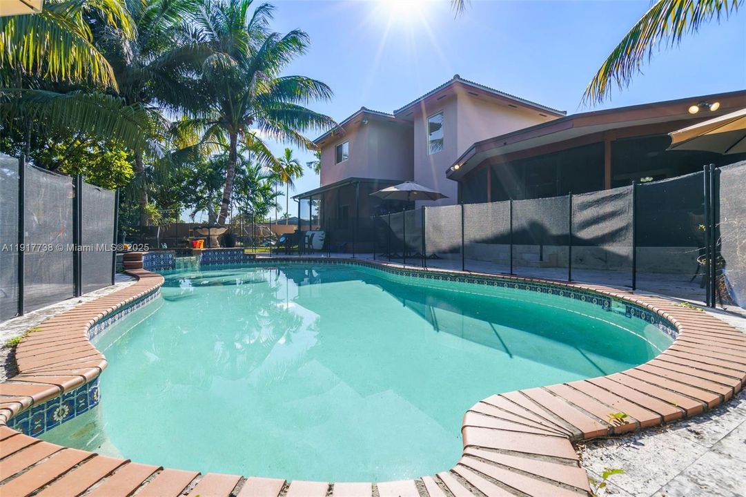 For Sale: $1,649,000 (6 beds, 4 baths, 4203 Square Feet)