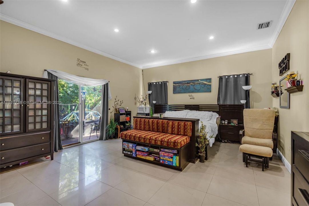 For Sale: $1,649,000 (6 beds, 4 baths, 4203 Square Feet)