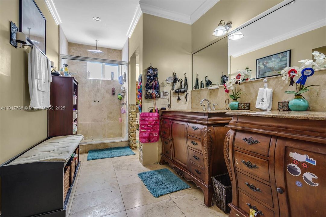 For Sale: $1,649,000 (6 beds, 4 baths, 4203 Square Feet)