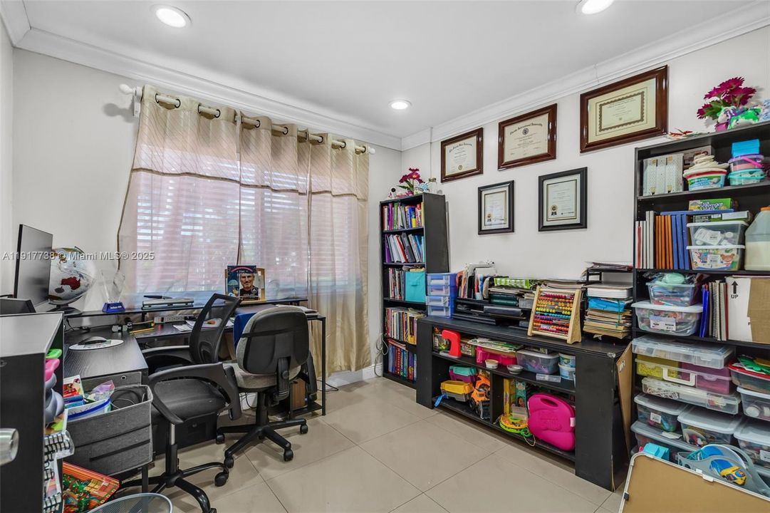 For Sale: $1,649,000 (6 beds, 4 baths, 4203 Square Feet)