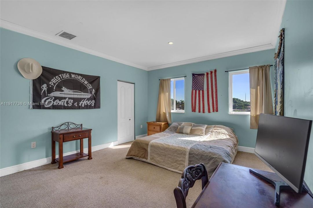 For Sale: $1,649,000 (6 beds, 4 baths, 4203 Square Feet)