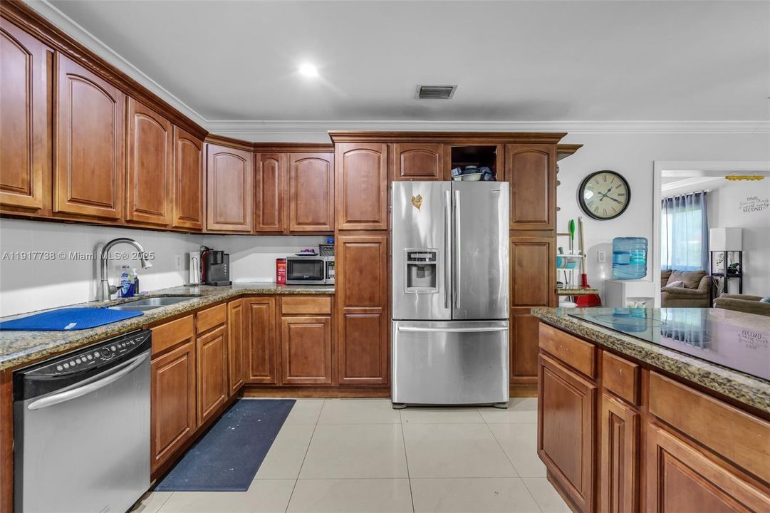 For Sale: $1,649,000 (6 beds, 4 baths, 4203 Square Feet)