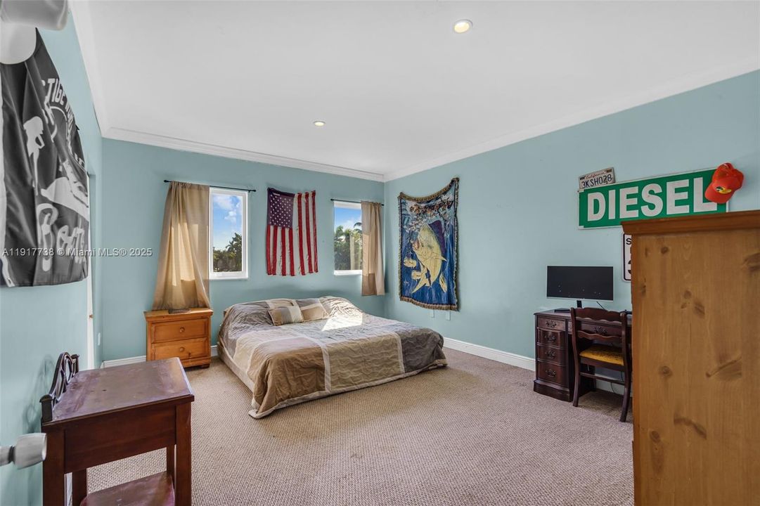 For Sale: $1,649,000 (6 beds, 4 baths, 4203 Square Feet)