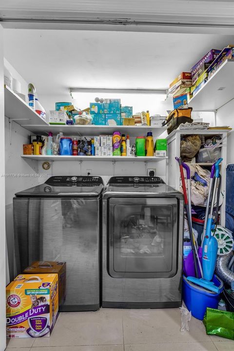 For Sale: $1,649,000 (6 beds, 4 baths, 4203 Square Feet)