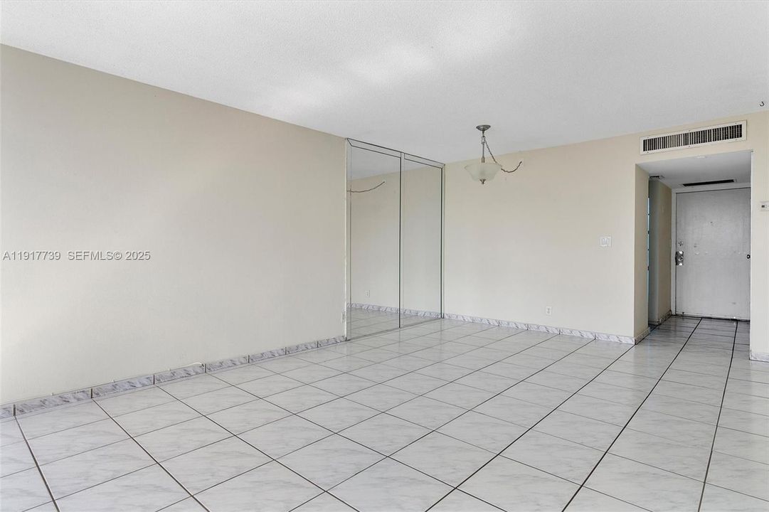 На продажу: $179,000 (1 спален, 1 ванн, 741 Квадратных фут)