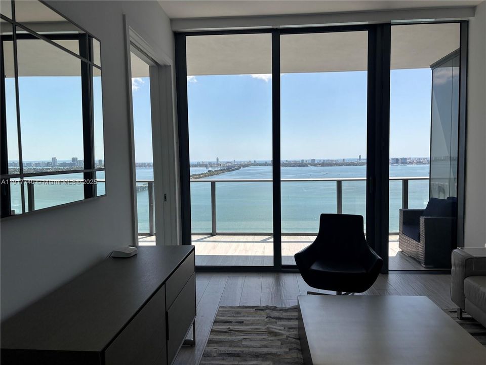 Active With Contract: $6,100 (2 beds, 3 baths, 1143 Square Feet)