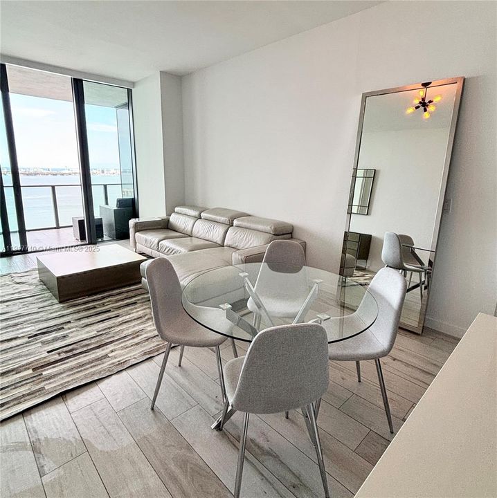 Active With Contract: $6,100 (2 beds, 3 baths, 1143 Square Feet)