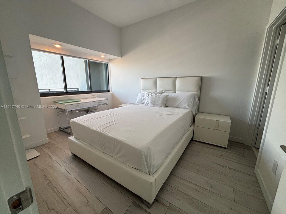 Active With Contract: $6,100 (2 beds, 3 baths, 1143 Square Feet)