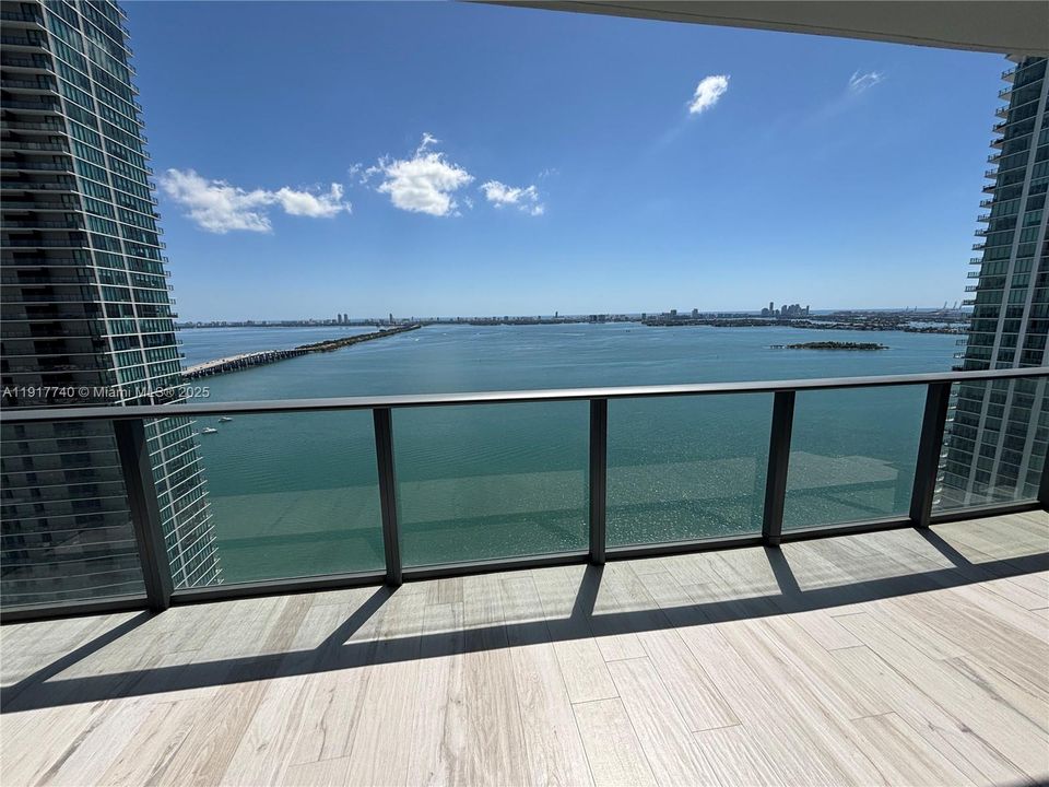 Active With Contract: $6,100 (2 beds, 3 baths, 1143 Square Feet)