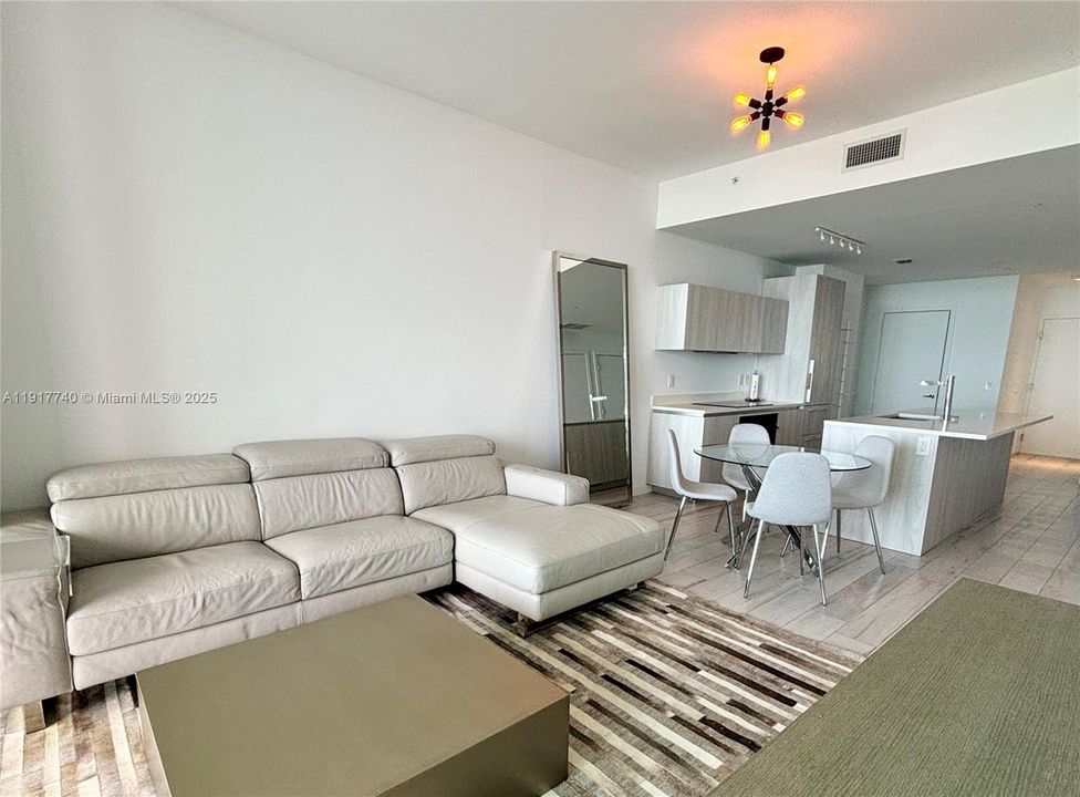 Active With Contract: $6,100 (2 beds, 3 baths, 1143 Square Feet)