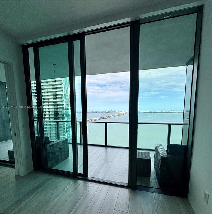 Active With Contract: $6,100 (2 beds, 3 baths, 1143 Square Feet)