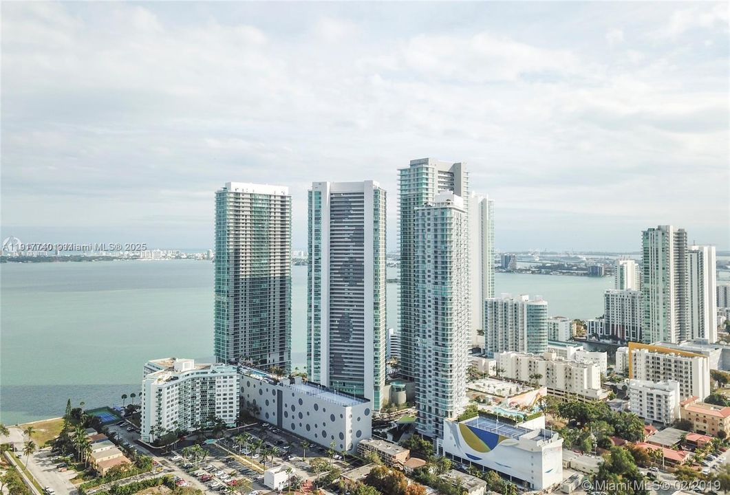 Active With Contract: $6,100 (2 beds, 3 baths, 1143 Square Feet)