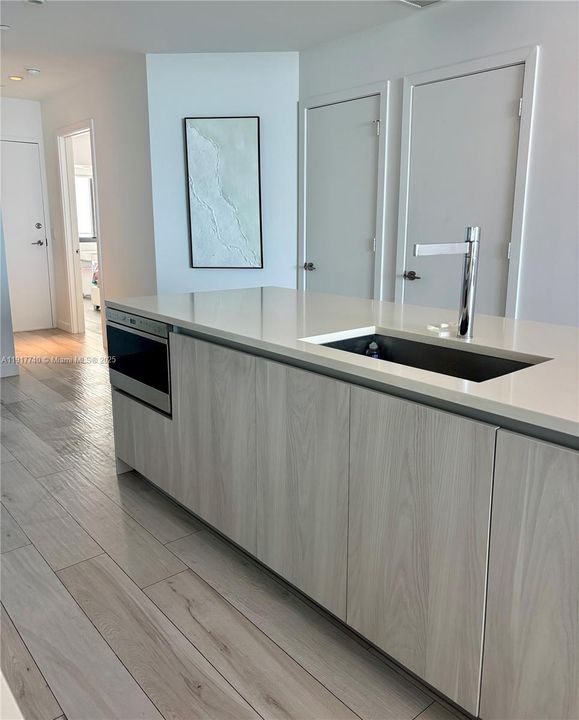 Active With Contract: $6,100 (2 beds, 3 baths, 1143 Square Feet)