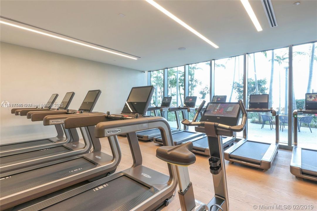 Active With Contract: $6,100 (2 beds, 3 baths, 1143 Square Feet)