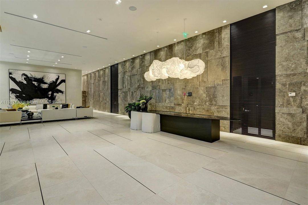 Active With Contract: $6,100 (2 beds, 3 baths, 1143 Square Feet)