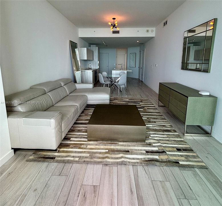 Active With Contract: $6,100 (2 beds, 3 baths, 1143 Square Feet)