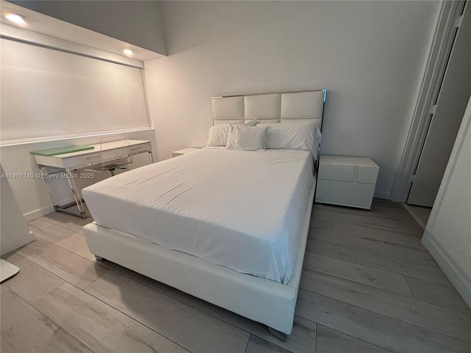 Active With Contract: $6,100 (2 beds, 3 baths, 1143 Square Feet)