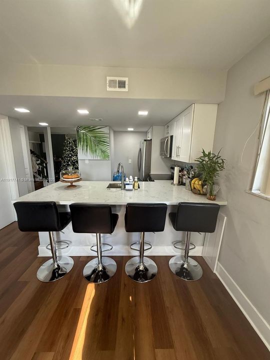 待售: $295,000 (3 贝兹, 2 浴室, 1230 平方英尺)