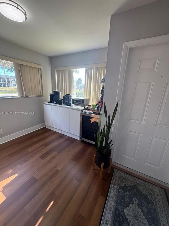 待售: $295,000 (3 贝兹, 2 浴室, 1230 平方英尺)