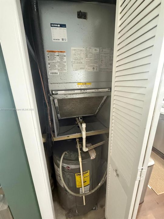 待售: $295,000 (3 贝兹, 2 浴室, 1230 平方英尺)