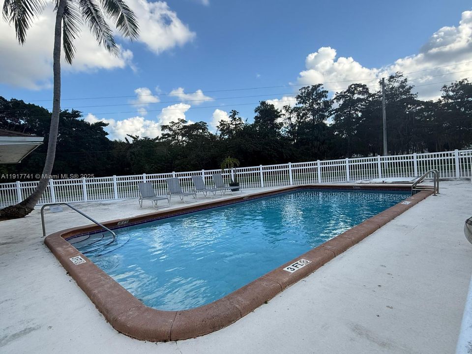 待售: $295,000 (3 贝兹, 2 浴室, 1230 平方英尺)