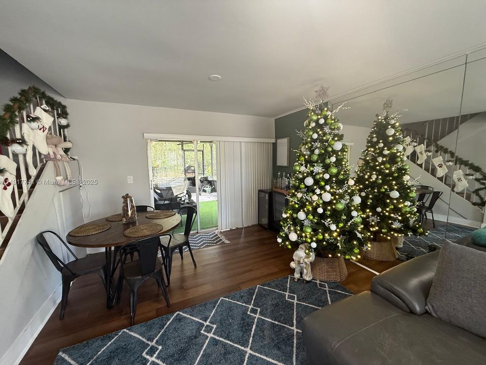 待售: $295,000 (3 贝兹, 2 浴室, 1230 平方英尺)