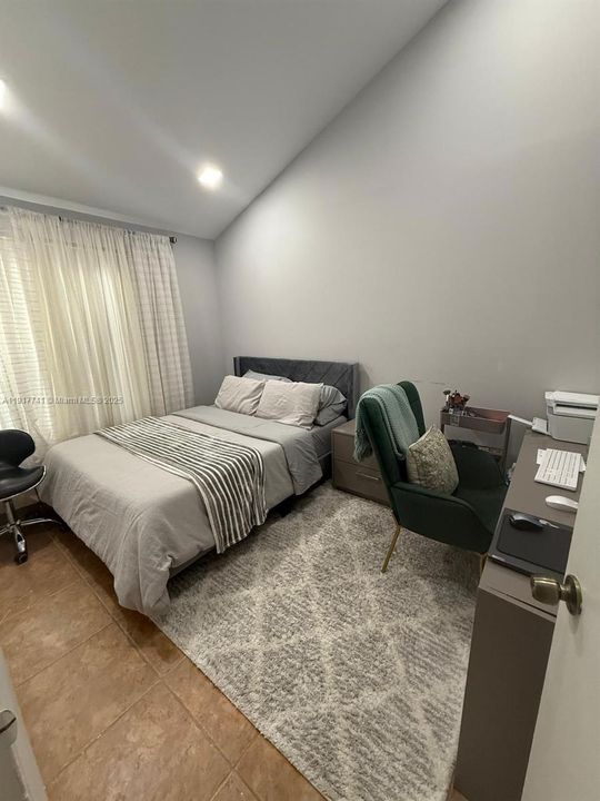 待售: $295,000 (3 贝兹, 2 浴室, 1230 平方英尺)