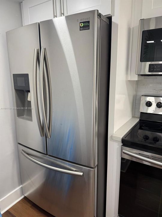 待售: $295,000 (3 贝兹, 2 浴室, 1230 平方英尺)