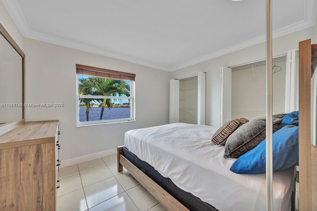 На продажу: $699,000 (4 спален, 2 ванн, 1834 Квадратных фут)