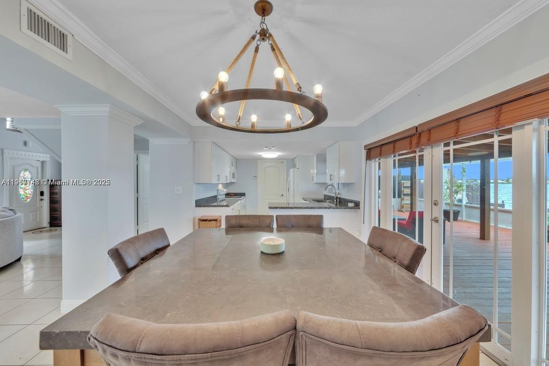 На продажу: $699,000 (4 спален, 2 ванн, 1834 Квадратных фут)