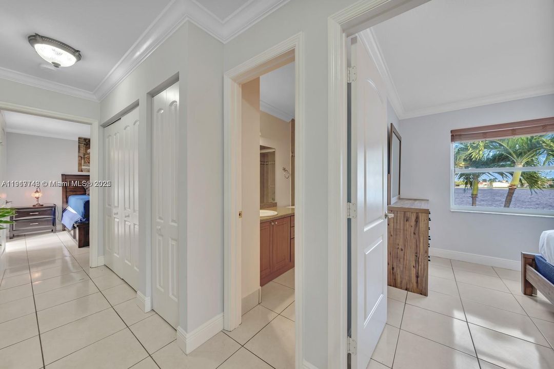 На продажу: $699,000 (4 спален, 2 ванн, 1834 Квадратных фут)