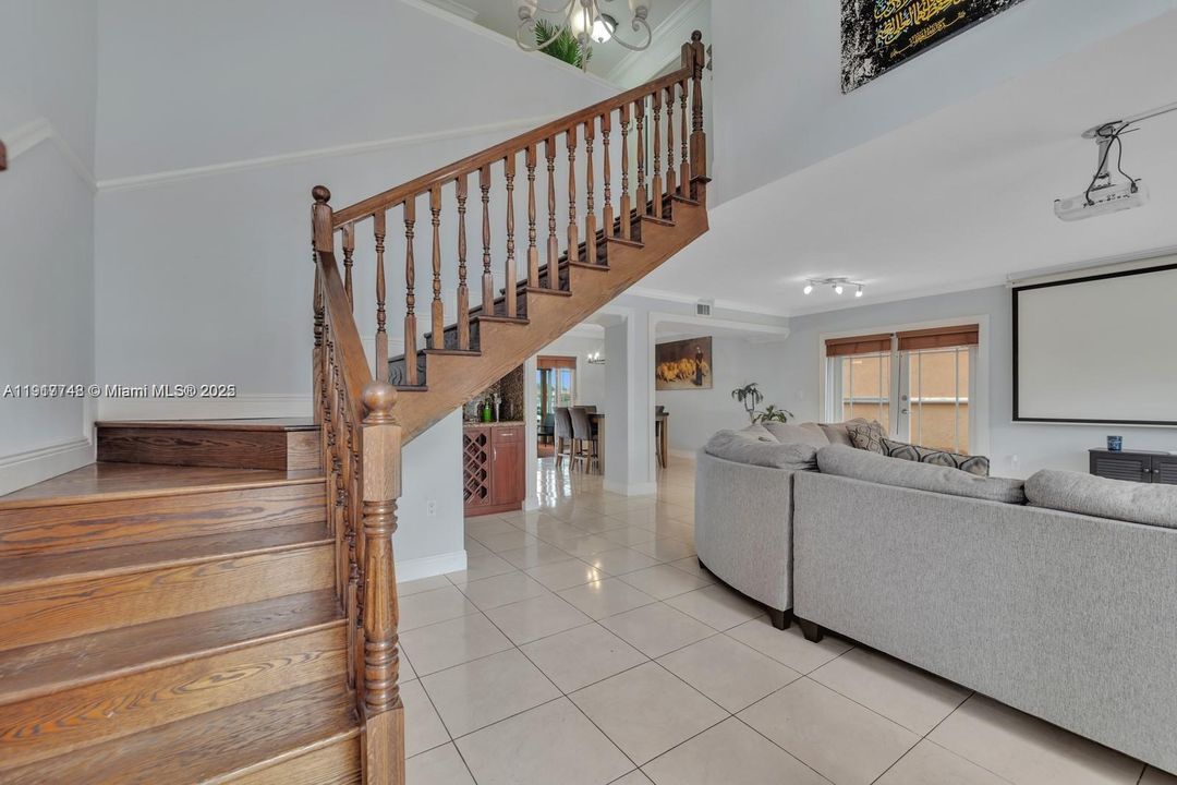 На продажу: $699,000 (4 спален, 2 ванн, 1834 Квадратных фут)