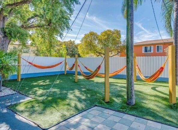 Active With Contract: $2,300 (2 beds, 2 baths, 999 Square Feet)