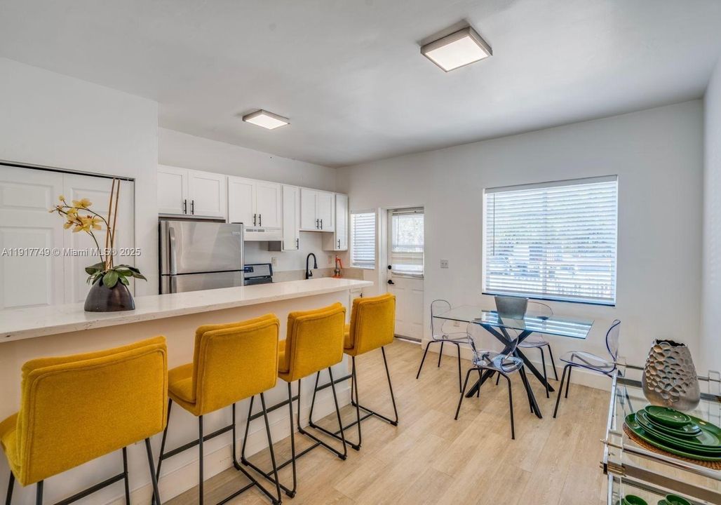 Active With Contract: $2,300 (2 beds, 2 baths, 999 Square Feet)