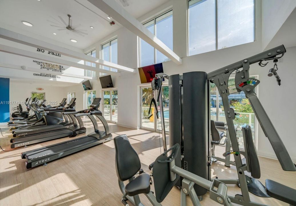 Active With Contract: $2,300 (2 beds, 2 baths, 999 Square Feet)