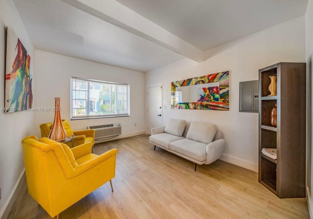 Active With Contract: $2,300 (2 beds, 2 baths, 999 Square Feet)
