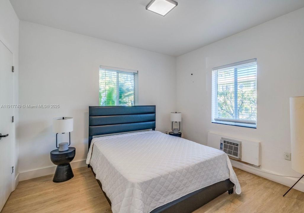 Active With Contract: $2,300 (2 beds, 2 baths, 999 Square Feet)