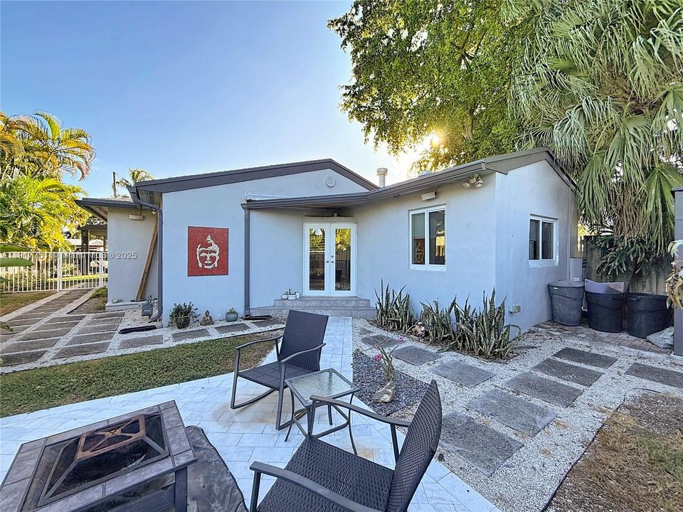 На продажу: $787,500 (3 спален, 2 ванн, 1463 Квадратных фут)