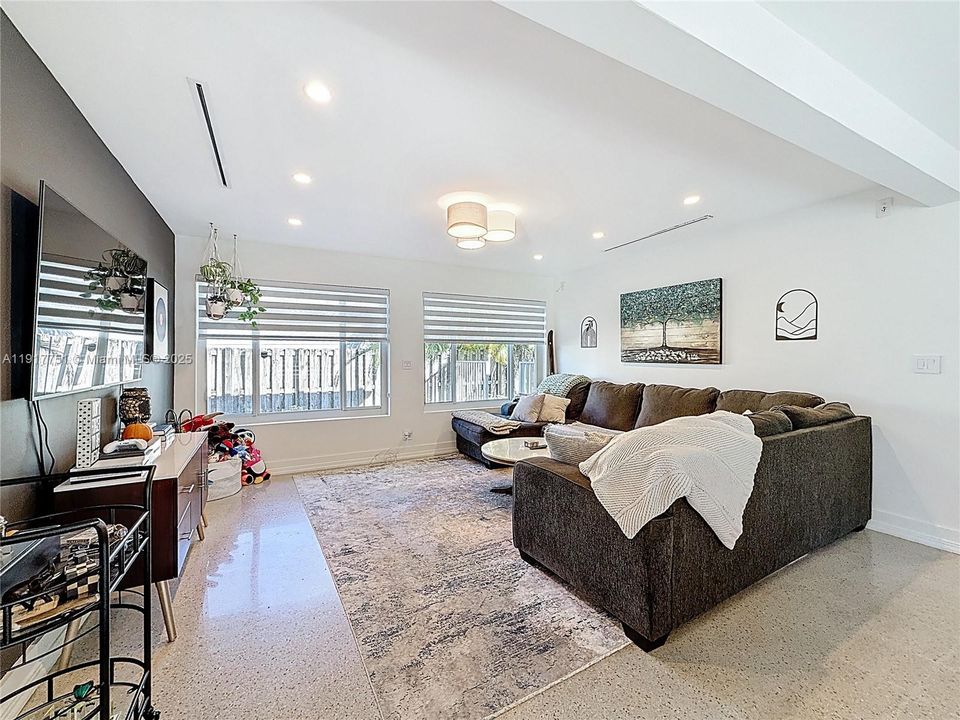 На продажу: $787,500 (3 спален, 2 ванн, 1463 Квадратных фут)